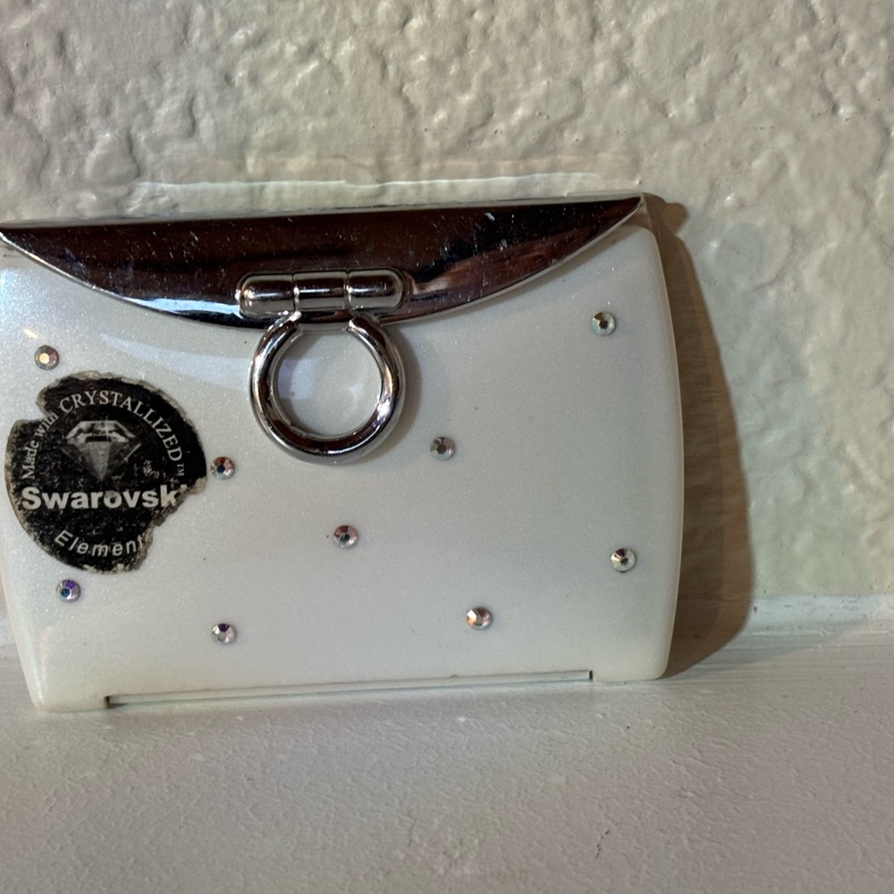 💎💎RARE… Swarovski Crystal-Embellished White and Gold Vintage Compact Mirror💎💎 - Picture 8 of 11